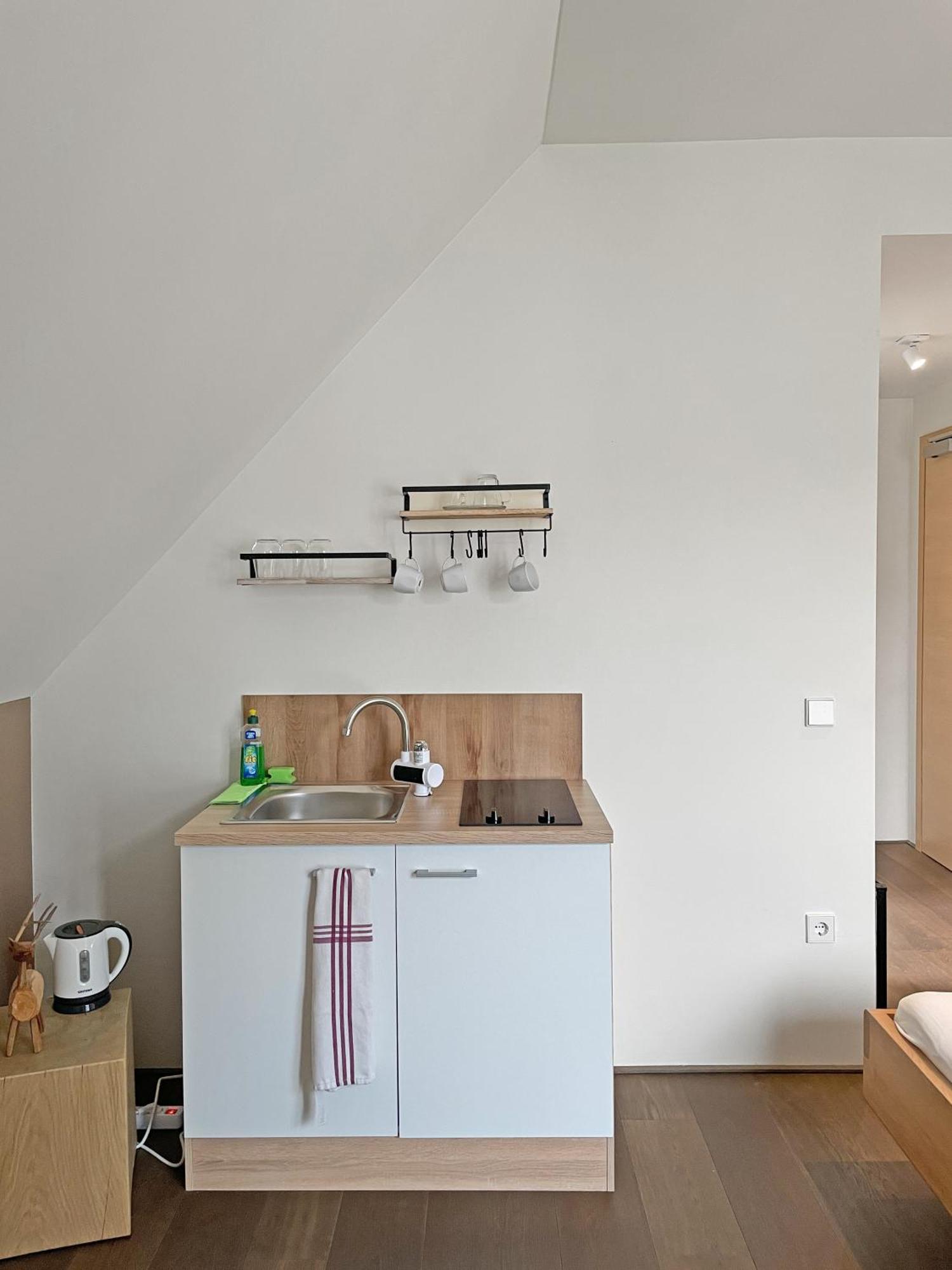Modernes & Gepflegtes Hotelzimmer Mit Kueche! Bernstadt  Exterior foto